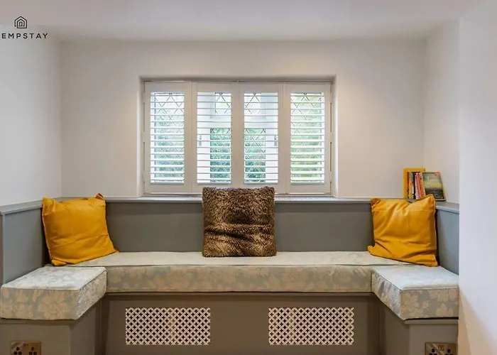 Stylish Home With Free Parking - 10 Mins To Legoland!