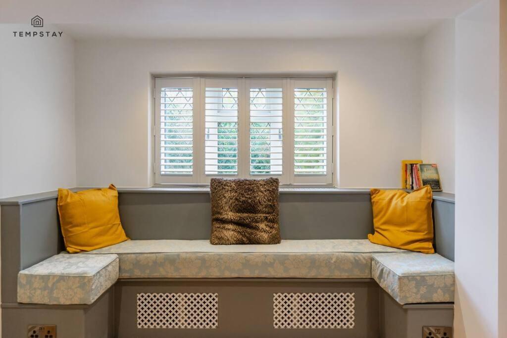 Stylish With Free Parking - 10 Mins To Legoland! *